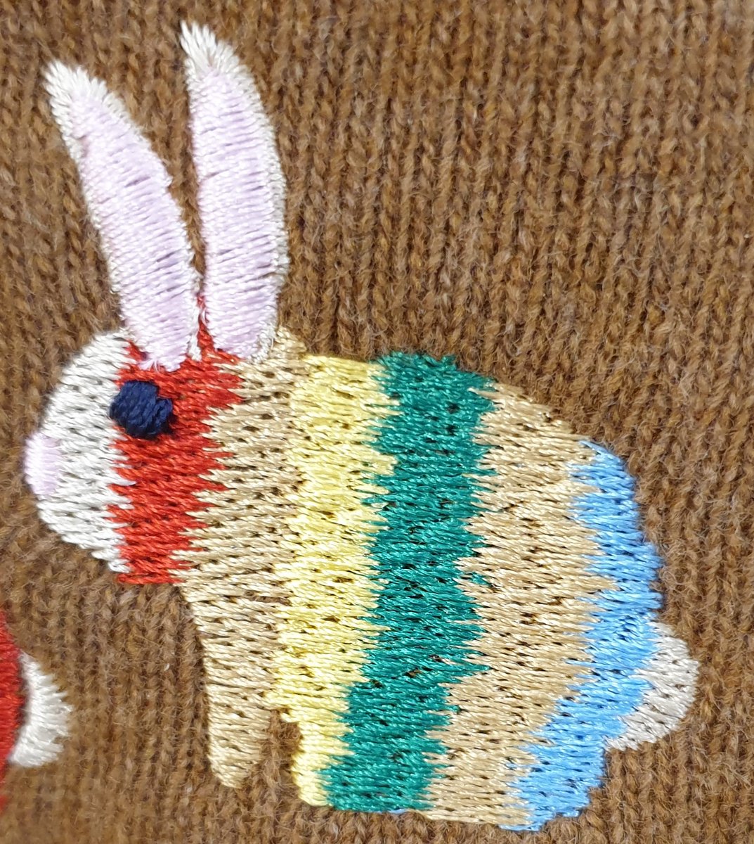 DKSch's tweet photo. Gros flop en perspective. Très peu d'inscrit pour https://t.co/DbTQoq4pi4 On offre de vous broder un emoji de votre choix sur un pull (activité qui dure une heure, inscription nécessaire). Le #upcycling, est-ce "théorique" ? @unigeNews @faclabunige #broderiemachine @tecfa https://t.co/XxNQUtKcTo