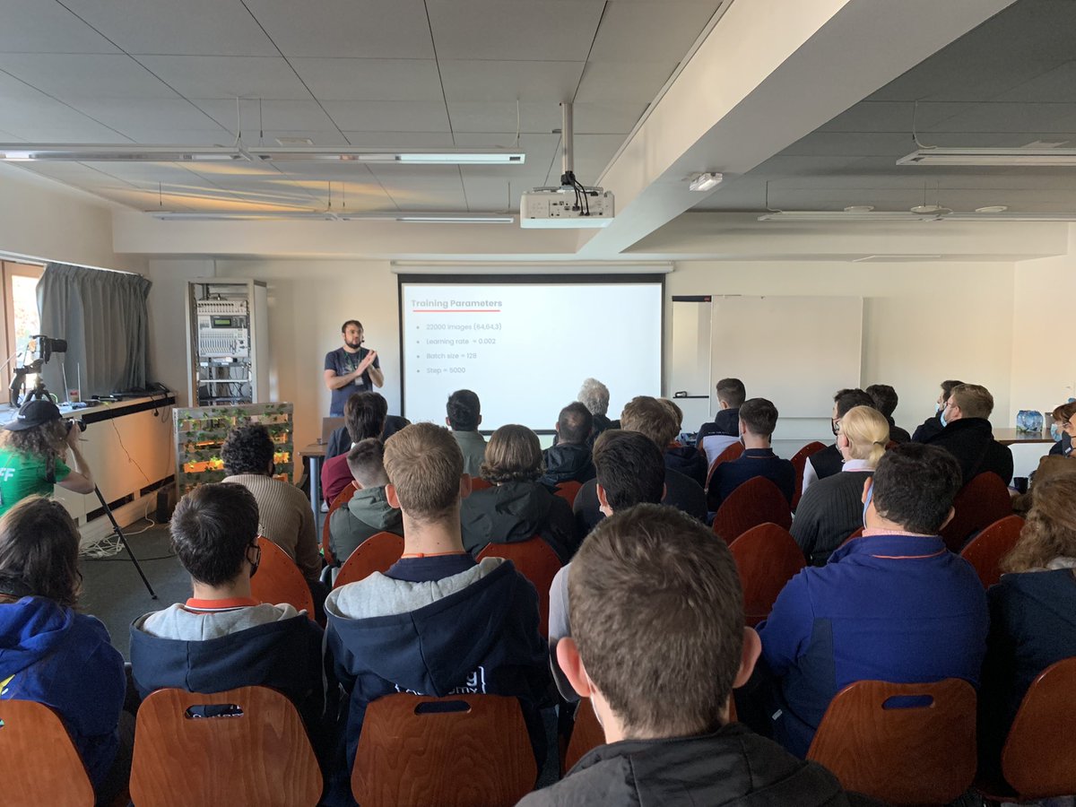 SFEIR_Live's tweet photo. Pour les talks @SFEIR aujourd’hui, on démarre avec @Florent_Legras : Devenir Mangaka avec Tensorflow. https://t.co/1BVZOm6gBO