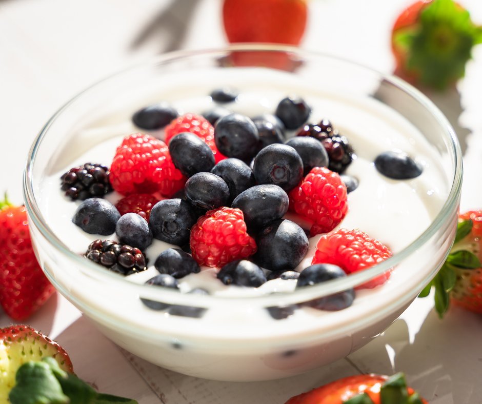 MDRecipeBook's tweet photo. Have you ever tried healthy yogurt bowl? It's so thick, creamy and yummiest helps you feel refresh and hydrated.💚
👉https://t.co/98yHH6OqT6
#mediterraneandiet #yogurtbowl https://t.co/oT94iCywS7