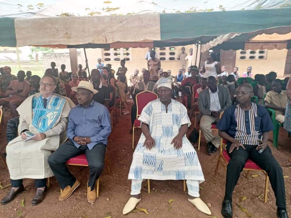 CCCCIUE's tweet photo. Le Coordonnateur National, M.BAMBA Semon a pris part, le samedi 30 octobre, à Bondoukou à l'inauguration de trois micro initiatives financé par l'Union européenne à travers le Projet Liane 2... https://t.co/ZFNEgOKIB4