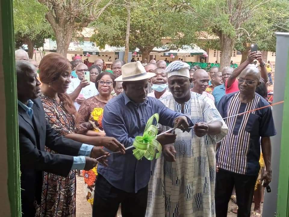 CCCCIUE's tweet photo. Le Coordonnateur National, M.BAMBA Semon a pris part, le samedi 30 octobre, à Bondoukou à l'inauguration de trois micro initiatives financé par l'Union européenne à travers le Projet Liane 2... https://t.co/ZFNEgOKIB4