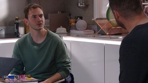 club_fromRussia's tweet photo. #BEARON spoilers November 15-19
• Tuesday 16 #emmerdale: Aaron supports Ben. Ben is searching for a new job. But #BenTucker is also hiding a secret. Ben isn't telling #AaronDingle the full story. He hides the fact that he's applying for jobs on the Cornish coast https://t.co/YCNvhM7lLt