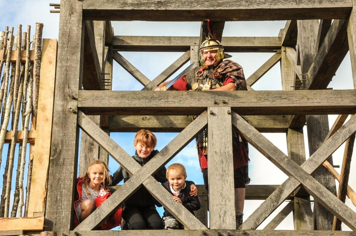 Families enjoy exclusive glimpse of #Roman fort reconstruction at <a href="/ParkinthePast/">Park in the Past</a>, Flintshire. leaderlive.co.uk/news/19700484.… #RomanBritain #Archaeology #RomanArchaeology #Wales #Flintshire #RomanWales