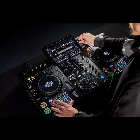 Baxshop's tweet photo. Nieuw! Pioneer XDJ-RX3 Natuurlijk te koop bij Bax Music! #linkinbio #pioneer #pioneerdj #pioneerxdj #pioneerxdjrx3 #rx3 #dj #djcontroller #pioneerdjcontroller #livegig #partytime #rekordbox #recordboxdj #serato #seratodj #seratodjpro #mixer #streamen… https://t.co/PneBsinABb https://t.co/dzzgtMnbay