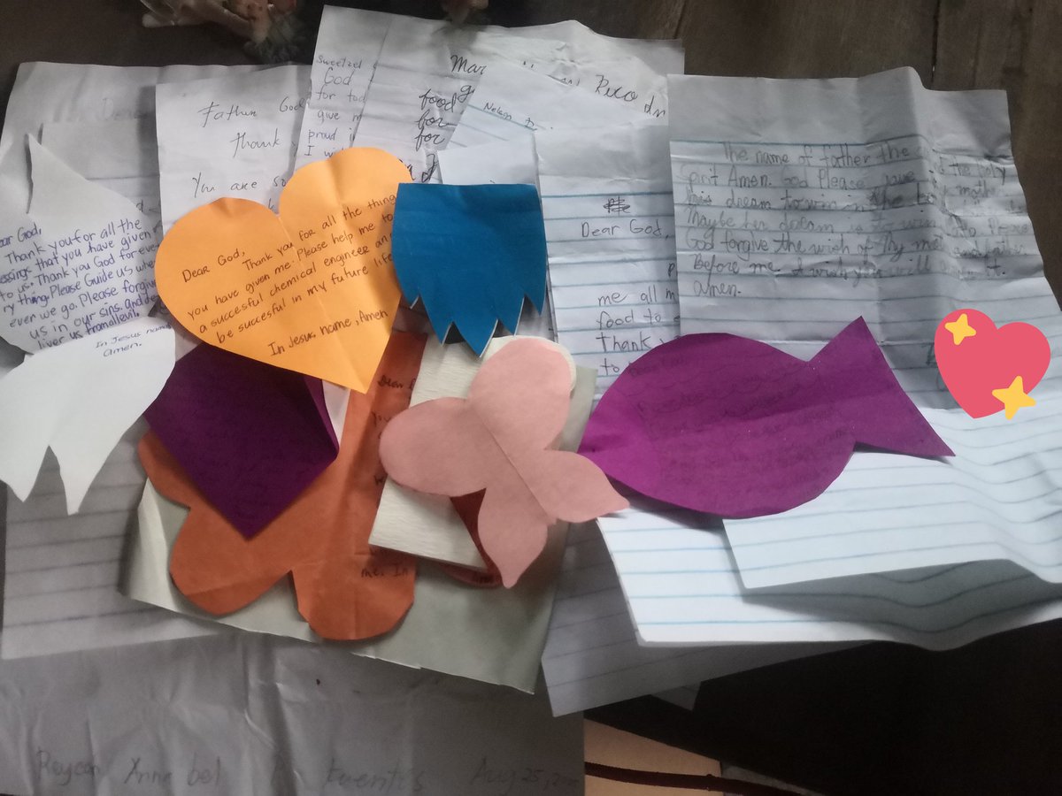 xarisrhaine's tweet photo. Also these thanksgiving letter and prayer requests of my students way back when I was teaching in a Chinese school 🥰
#circa2005 https://t.co/zfi2LiCClk