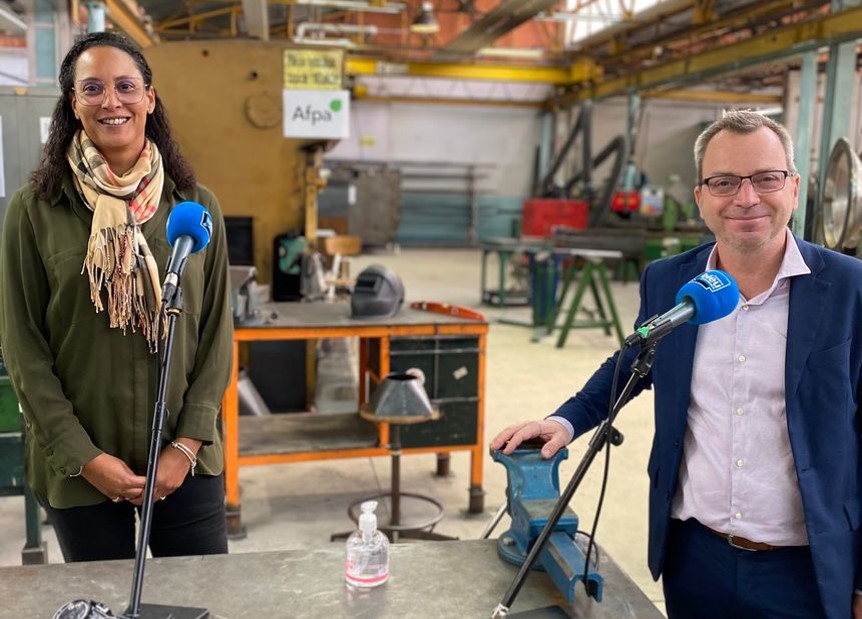 Journée emploi dédiée à la reconversion professionnelle aujourd'hui sur @bleuprovence : "le secteur industriel propose de vraies opportunités d'emploi après des formations parfois courtes" <a href="/Myriamcolombari/">Myriam Colombari</a> au micro de <a href="/marionfabrice/">Fabrice Marion</a> > francebleu.fr/vie-quotidienn… #AvecPôleEmploi