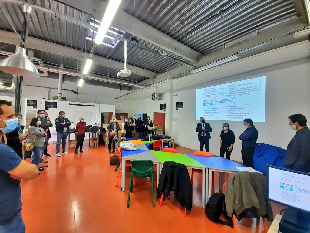 clemi_nice's tweet photo. Remise des #StudioMedia pour 9 collèges @AcademieNice avec @DANE_acNice @edd_nice et CD @AlpesMaritimes. Une solution complète webtv proposée par @Easytis qui permettra aux eco-délégués de valoriser leurs actions en faveur de l'environnement #EducMediaInfo https://t.co/oWpzyWQCRA