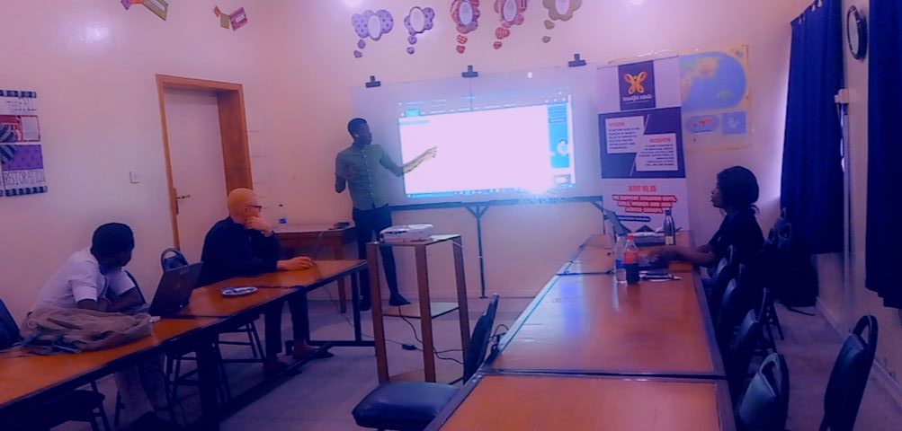 BM_Empowerment's tweet photo. #BMEF Inclusive Digital Participation Training #Day2 🤗🥰❤️
Clips from #Day2 #trainingsession  
#beautifulmindsempowermentfoundation #bmef #DigitalInclusion #Vision #beautifulminds #webdevelopment #nigeria  #value #PWDpersonwithdetermination #abilitynotdisability #day2 #diy #new https://t.co/T5bpPBSsb2