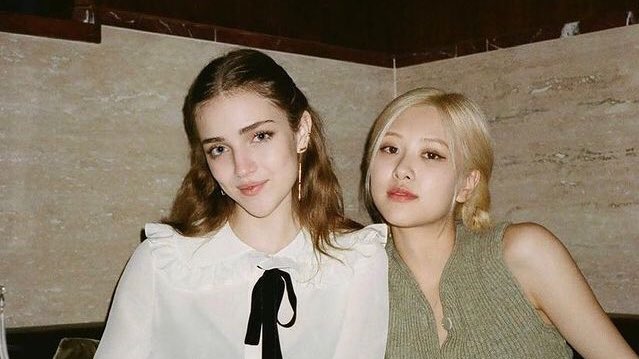 legoblinks's tweet photo. they really live like this https://t.co/NOakSIORq8