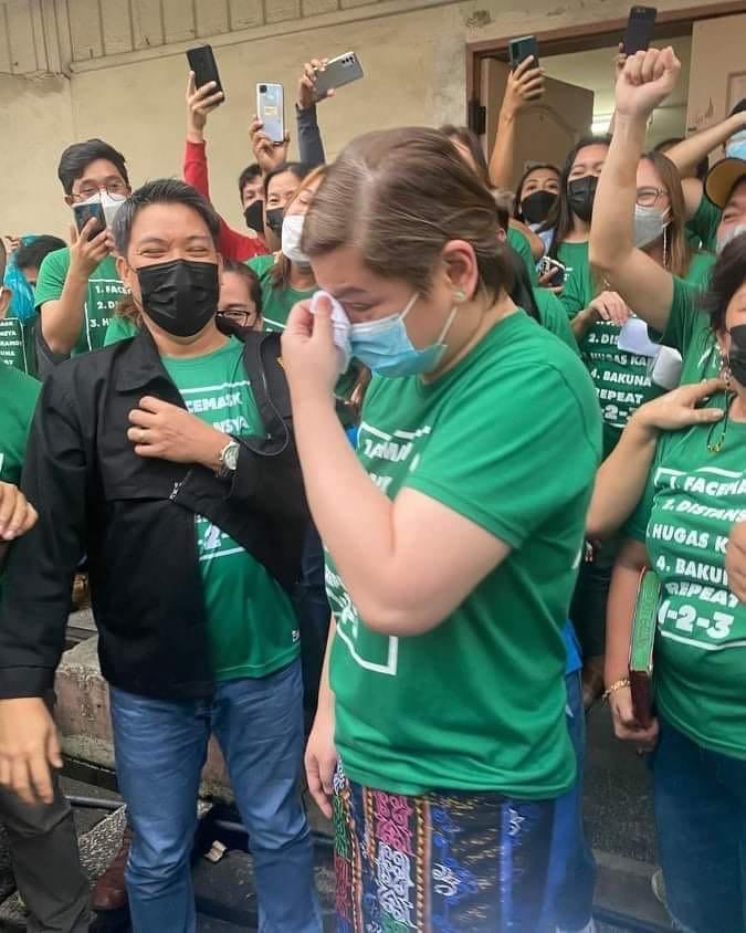 Juanslapsoil's tweet photo. We are as emotional as you are😥😥 onward for a better Philippines!!! BBM/Sara👊🏼🇵🇭✌️ https://t.co/6OuUy0E9q9