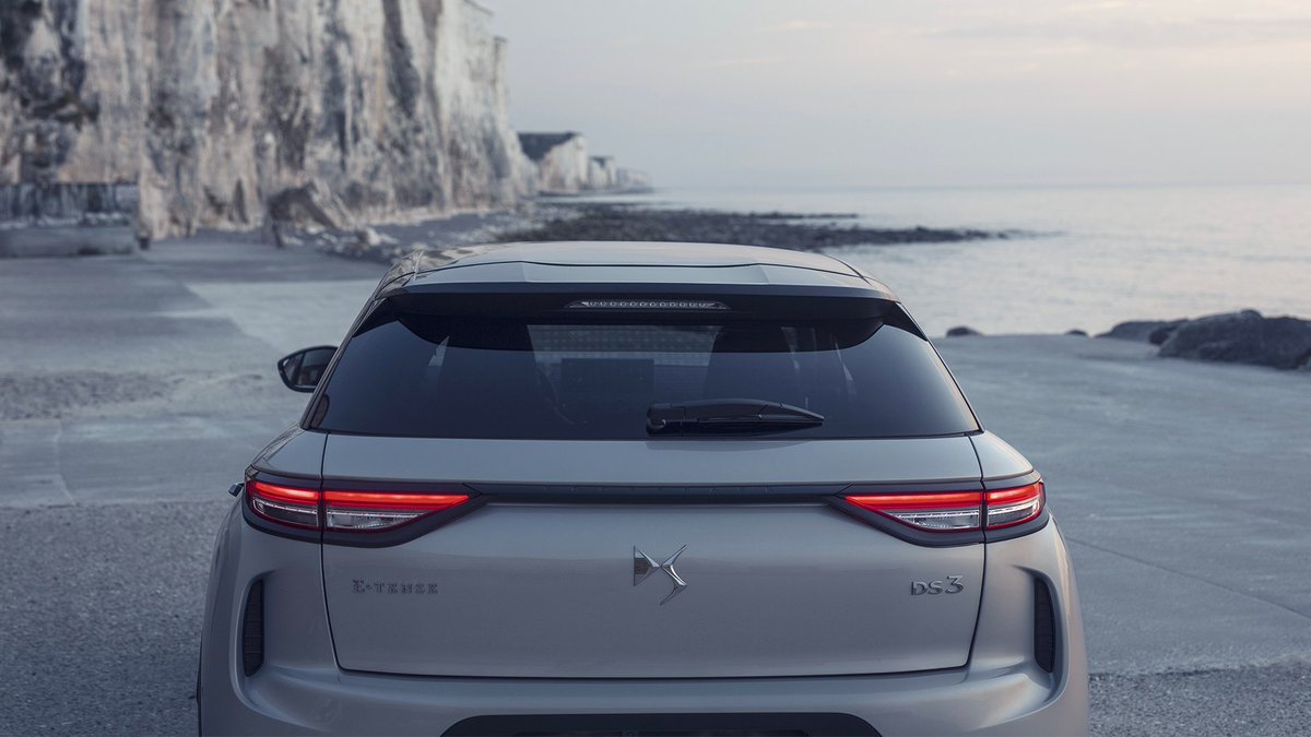 ds_automobiles's tweet photo. A figure of travel, a bold spirit, an emblem full of promises.
DS 3 CROSSBACK E-TENSE and its exceptional performance 100% electric powertrain reinvents the traditional codes and lets you focus on the joy of driving.

#DSautomobiles #DS3CROSSBACK https://t.co/kFAFmgpOfh