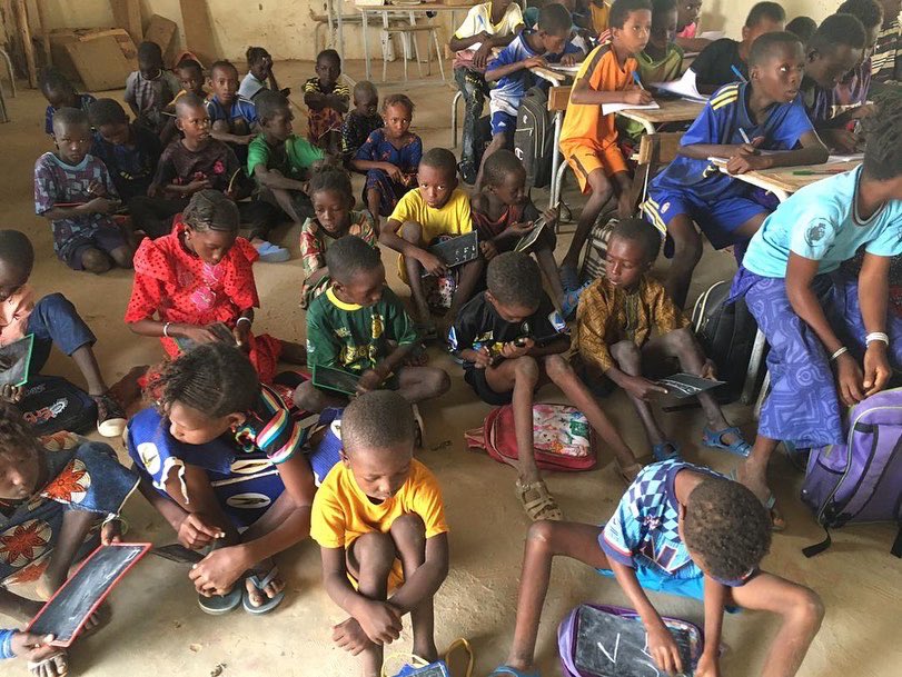 Niintche's tweet photo. Nous avons fabriqué 20 tables bancs pour les élèves de Thiebe à Louga grâce à votre générosité. Merci aux donateurs il nous reste maintenant le défi du transport.
Qui peut nous aider à transporter 20 tables bancs rapidement à Ouarkhokh? 
Retweet apprecié https://t.co/UFxiJpoyGH
