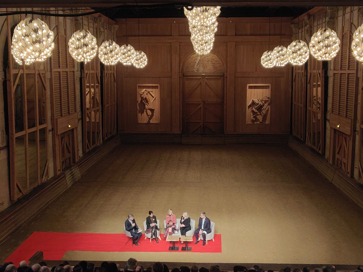 Guibox1972's tweet photo. Débat dans les écuries du château !
#LeCorbu95
#batissezVotreAvenir
#greta95 https://t.co/yfIWZzTvZp