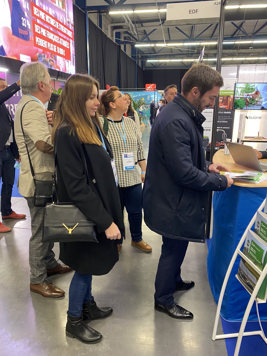 RN_BFC's tweet photo. 🏭 Début de journée pour vos élus RN au #RIDY, le salon économique et industriel d’#Auxerre.
Au plus près des acteurs de terrain pour défendre le génie local et les emplois d’aujourd’hui et de demain. https://t.co/sT2WyZMYsP