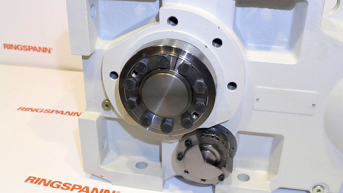 RINGSPANNUKLTD's tweet photo. RINGSPANN's two-part shrink discs series RLK 608, RLK 608E and RLK 606 are very popular in many areas of #industrialdrivetechnology.  A key reason for this is the safe and simple assembly of these external clamping elements. https://t.co/r9c1XGeOGh https://t.co/2r3npJc2Rz