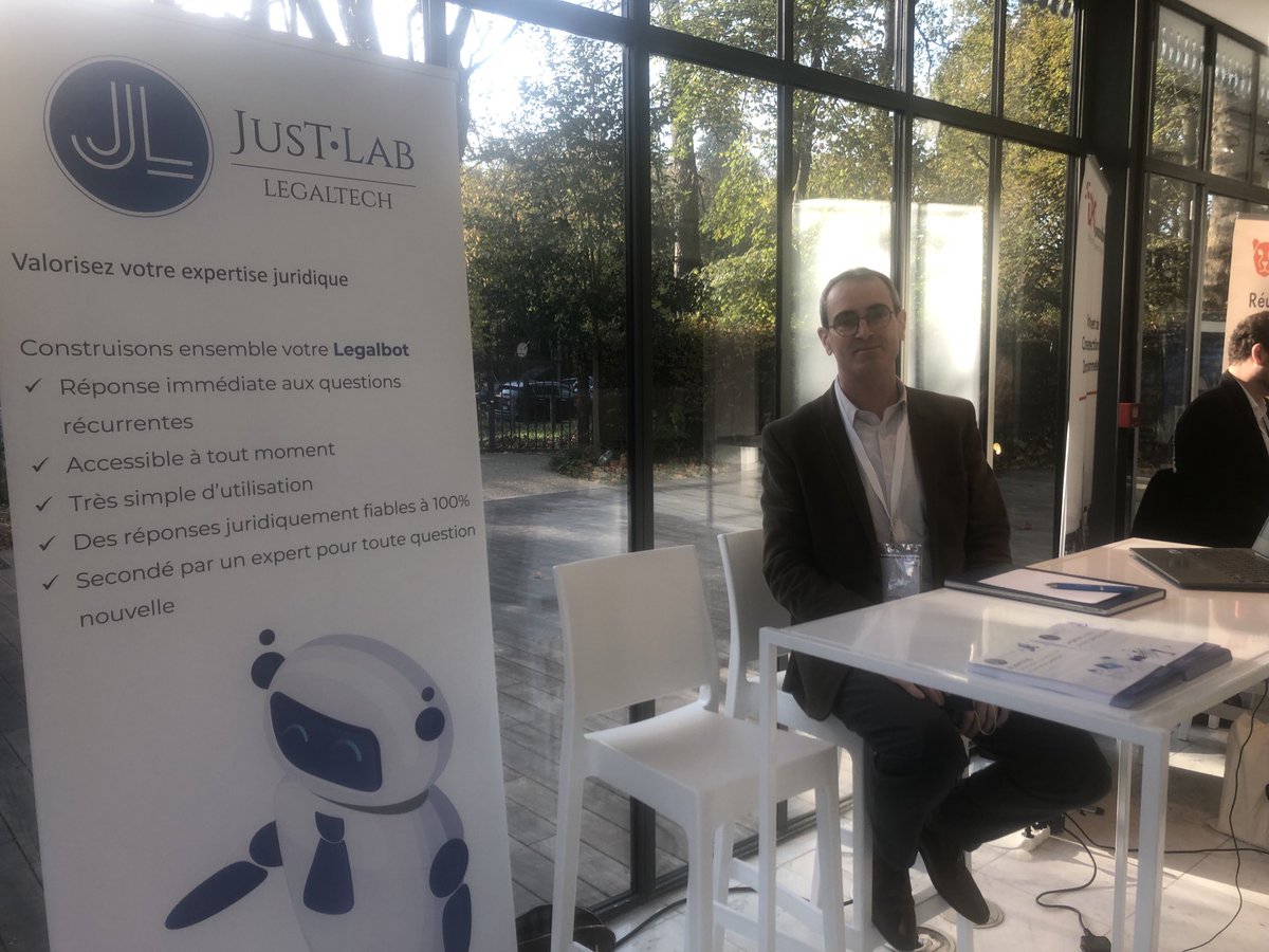 JustLab1's tweet photo. Très heureux d’être parmi vous au legaltech show ⁦@DecideursJur⁩ pour vous montrer nos super robots juridiques et nos modules elearning ! 
😁 https://t.co/rhM0P6AVEC