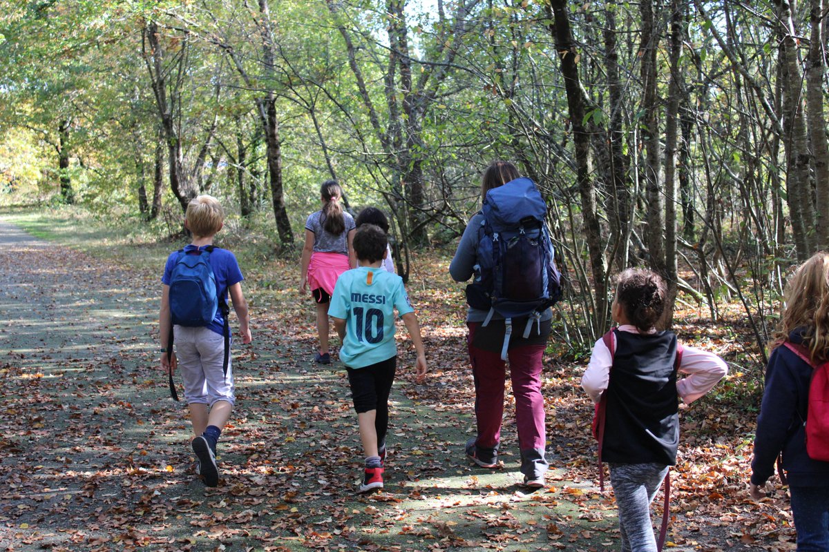EcositBourgailh's tweet photo. Les vacances sont terminées pour nos jeunes pessacais, mais ils repartent avec de nombreux souvenirs et de nouvelles connaissances🍂
Vivement les prochaines vacances d'hiver (février) pour partir à l'aventure avec le #ClubNature du Bourgailh😉

#pessac #bourgailh #AnimationNature https://t.co/6nEYLAIB7l