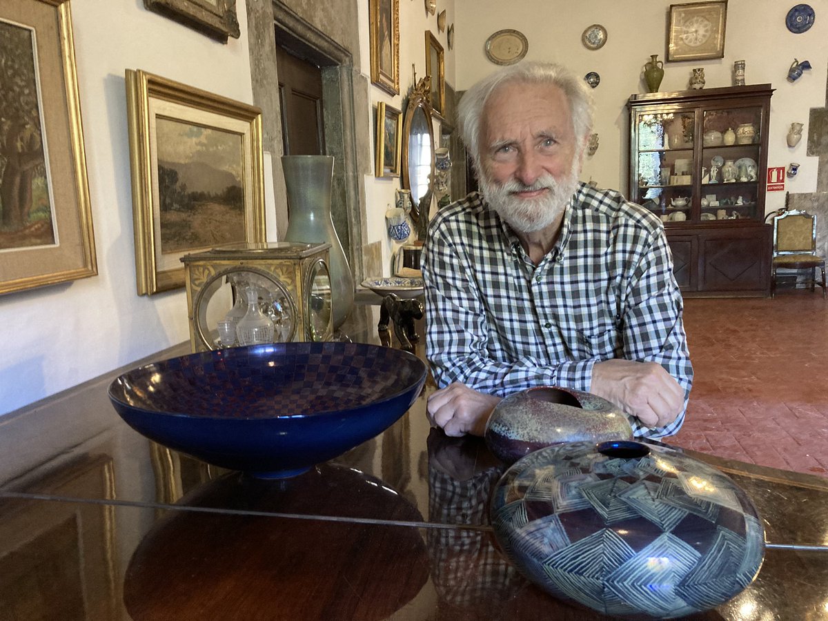 placetadeltemps's tweet photo. 📻 A "La Placeta del Temps", visitem la masia Can Serra per parlar amb Jordi Serra, hereu d'una nissaga d'artistes dedicats a l'art de la ceràmica, que fa seixanta anys que perfecciona la tècnica dels reflexos metàl·lics.
 
🔗 https://t.co/hufyfiA1RV https://t.co/MLnrRhYgIL