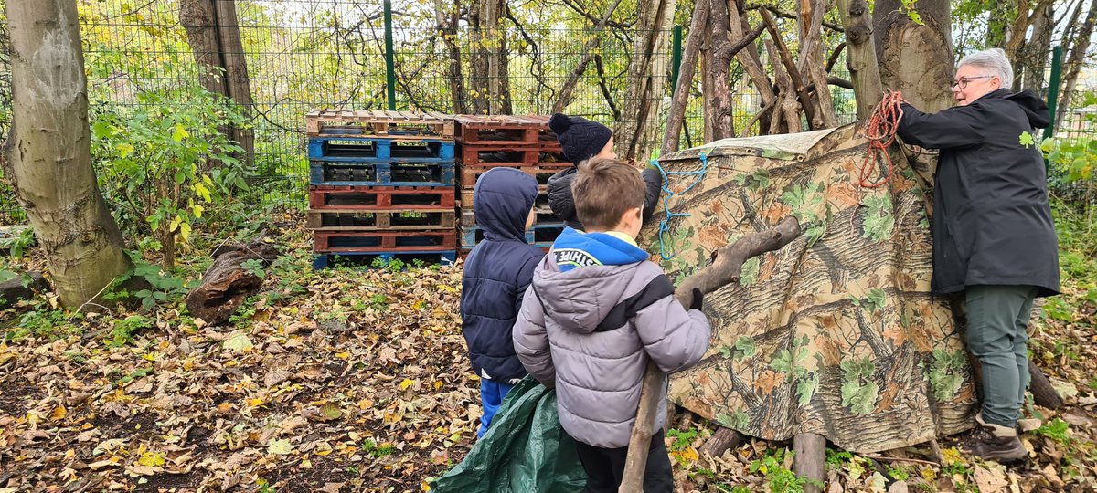 DeltaGreengates's tweet photo. #Year3GG have travelled back in time to the Stone Age for the day! The first thing we need to do is build a shelter to protect us from the elements and the dangerous animals! #teamGGhistory #teamGGforestschool https://t.co/rJGqmo2N47