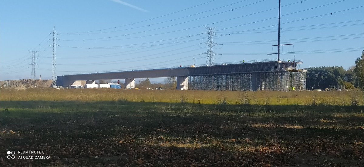 Aritzk's tweet photo. Las obras del tav a su paso por marcilla.destrozo medioambiental,desastre económico y problemon social.@NoticiasNavarra @gob_na @DiariodeNavarra tengo 32 años y no dudo que lo vea pasar,que horror. https://t.co/E4GT0nQQzo