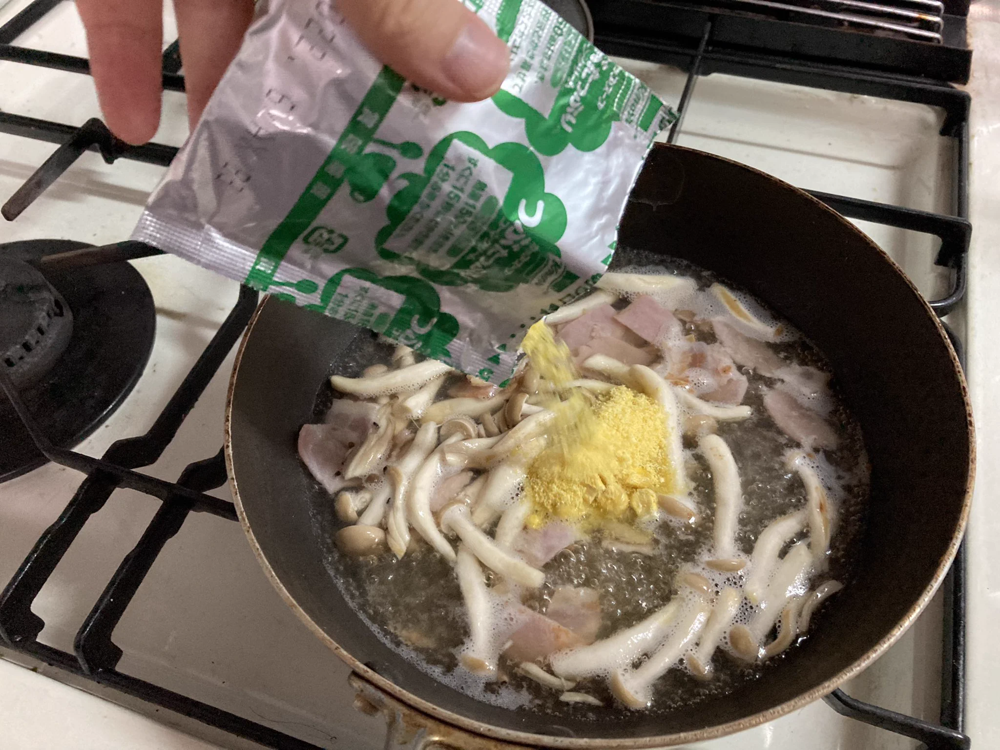 これなら味付けに困らず作ることが出来そう！コーンスープの素を使った「リゾット」の作り方！