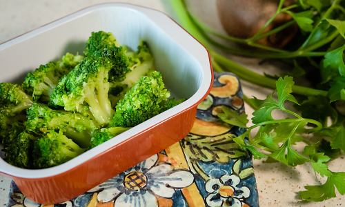 Contital's tweet photo. Our #aluminium containers are equipped with comfortable handles for transporting #food safely. They are available in plain and lacquered versions. Discover more https://t.co/3IHZ1RVeJG https://t.co/3D2ffEKuzw