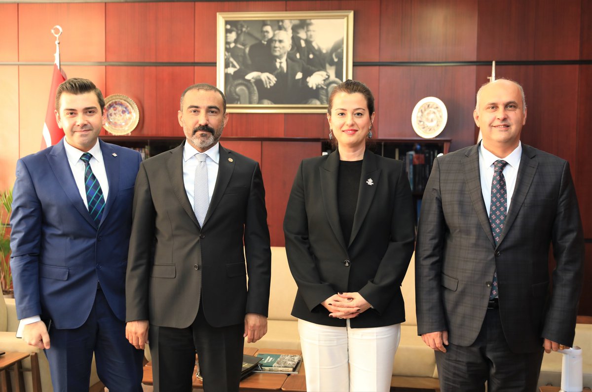 Bahçeşehir Koleji Kampüs Müdürü Emel Şeyma Tanrıöver, Lise Müdürü Uğur Topuz ve Ortaokul Müdür Yardımcısı Süleyman Sürmelihindi Odamızı ziyaret etti. Ziyarette, üyelerimize yönelik yapılabilecek iş birlikleri ve eğitim sektörü ele alındı.