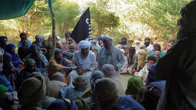 miovitch's tweet photo. TINZAWATEN:Iyag Ag Ghali a rencontré le directeur général adjoint des services de renseignement Algérien à 21 km à l'Est de Tinzawaten du Mali le 4 novembre soir à 19h et ont passé un entretien de 4h , il est arrivé par hélicoptère .
#Algerie #Maroc #mali #الجزائر #المغرب  #مالي https://t.co/Bg6SFstH8s