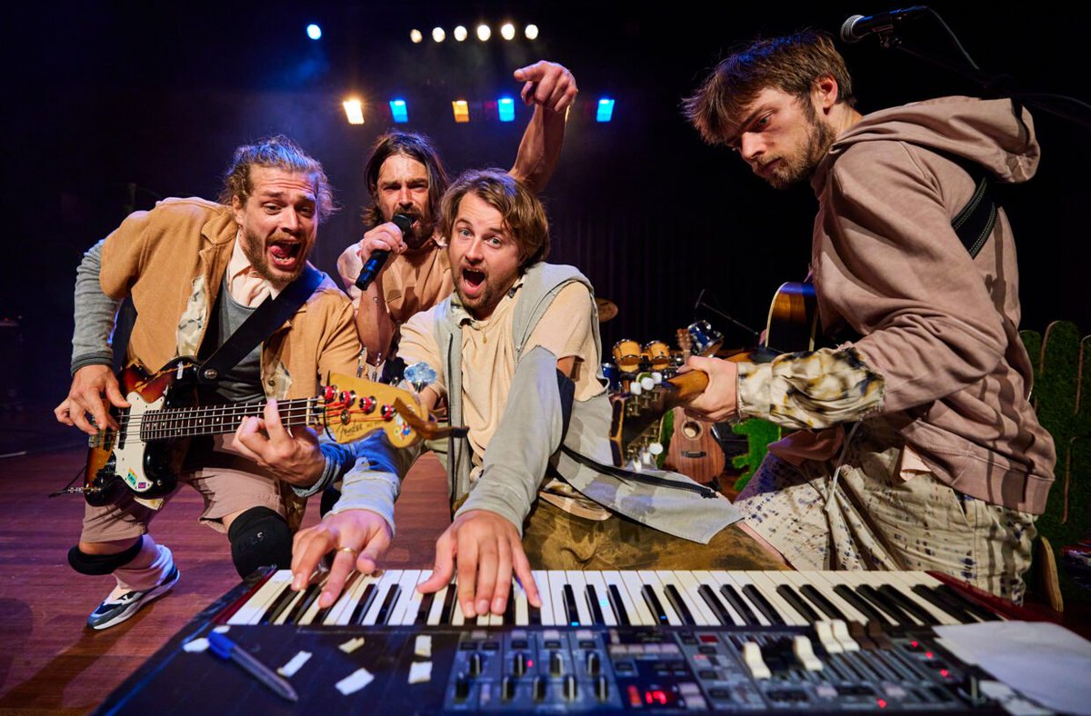 Zoutmus is terug met een nieuwe voorstelling genaamd Jungleprinters! Op 21 oktober ging deze voorstelling in première.

De theaterkrant was hierbij en heeft een geweldige recensie geschreven🤩

Benieuwd naar deze voorstelling? Op 23-2-2022 staan de mannen in het Posthuis Theater!