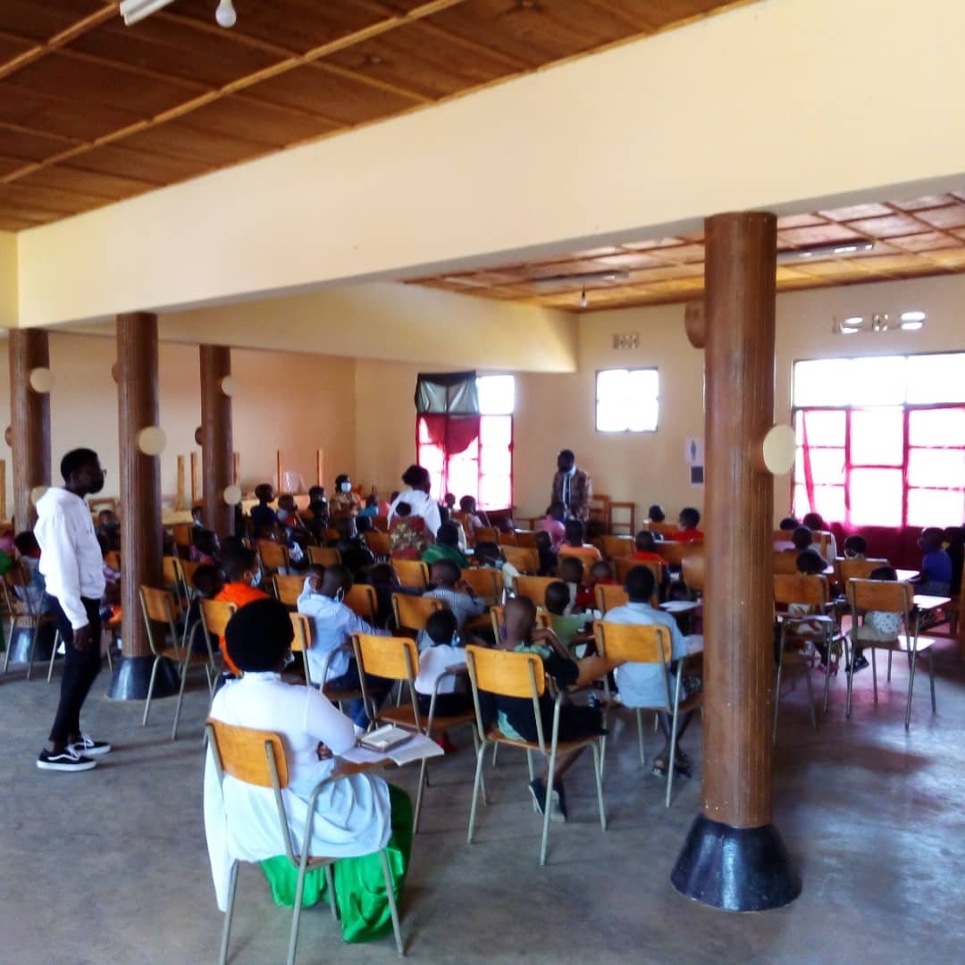 KidsBibleFellow's tweet photo. KBF(Kids' Bible Fellowship) turashimira Imana ko mugihe gishize cyose hafi imyana 2.5, abana bongeye kwigira hamwe ijambo ry'Imana muri sunday shool, kandi turashimira Imana ko yabanye natwe, ikaba n'abana, ndetse n'imiryango muri rusange. Imana ihorana natwe ibihe byose! https://t.co/LdTpaiX1lo