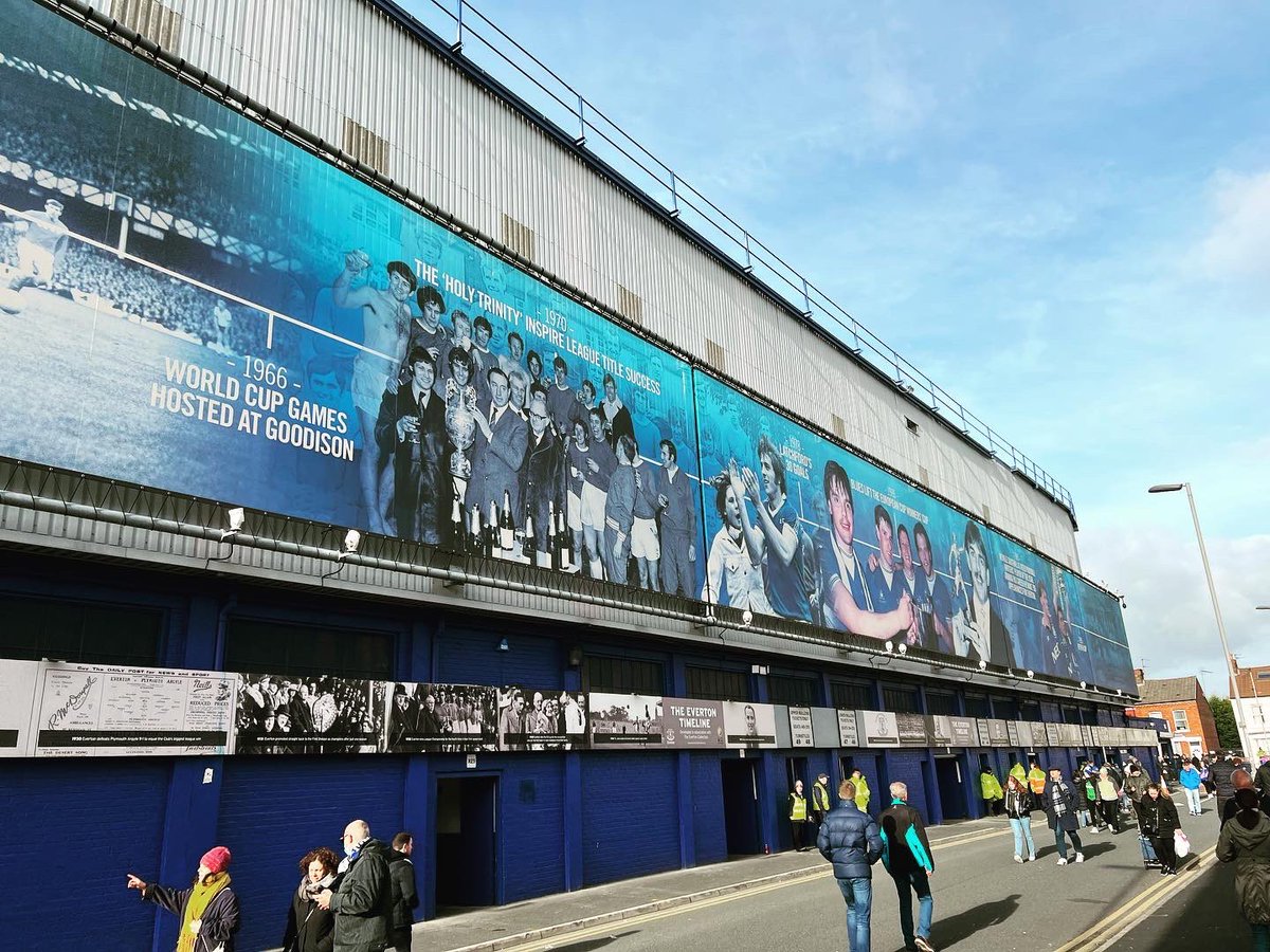 oneclicksportsm's tweet photo. Sunday afternoon in Liverpool to watch Antonio Conte’s  @premierleague debut for @SpursOfficial v @Everton one of the few historic grounds, who still have all the original features but not for long as new stadium plans well underway. 
.
.
.
.
#everton #tottenhamhotspur #toffees https://t.co/fmF6QisZsR
