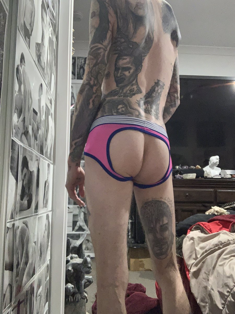 chroniclesinner's tweet photo. Wish I had a toned guy pounding my ��� right now! RT if your the guy to do it 😜 https://t.co/YJR8Eadx8k