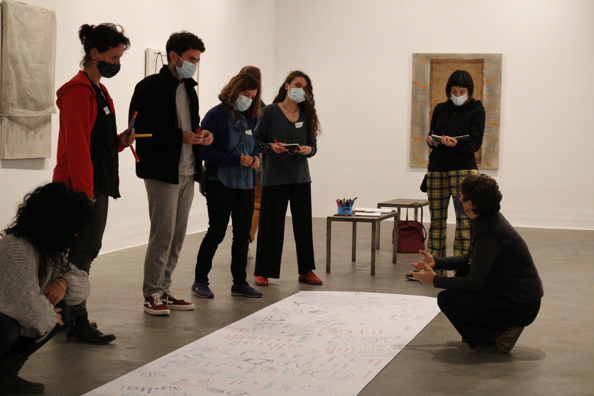 abaoaqu_'s tweet photo. Gran jornada a la @fundaciotapies! Seminari 'cos paraula objecte x Tàpies' amb propostes creatives i reflexives al voltant de l'univers Tàpies! Amb docents i les propostes del poeta Antoni Clapés, artista visual Isabel Banal i la coreògrafa Àngels Margarit! Molts aprenentatges! https://t.co/NcfUlAr5T6