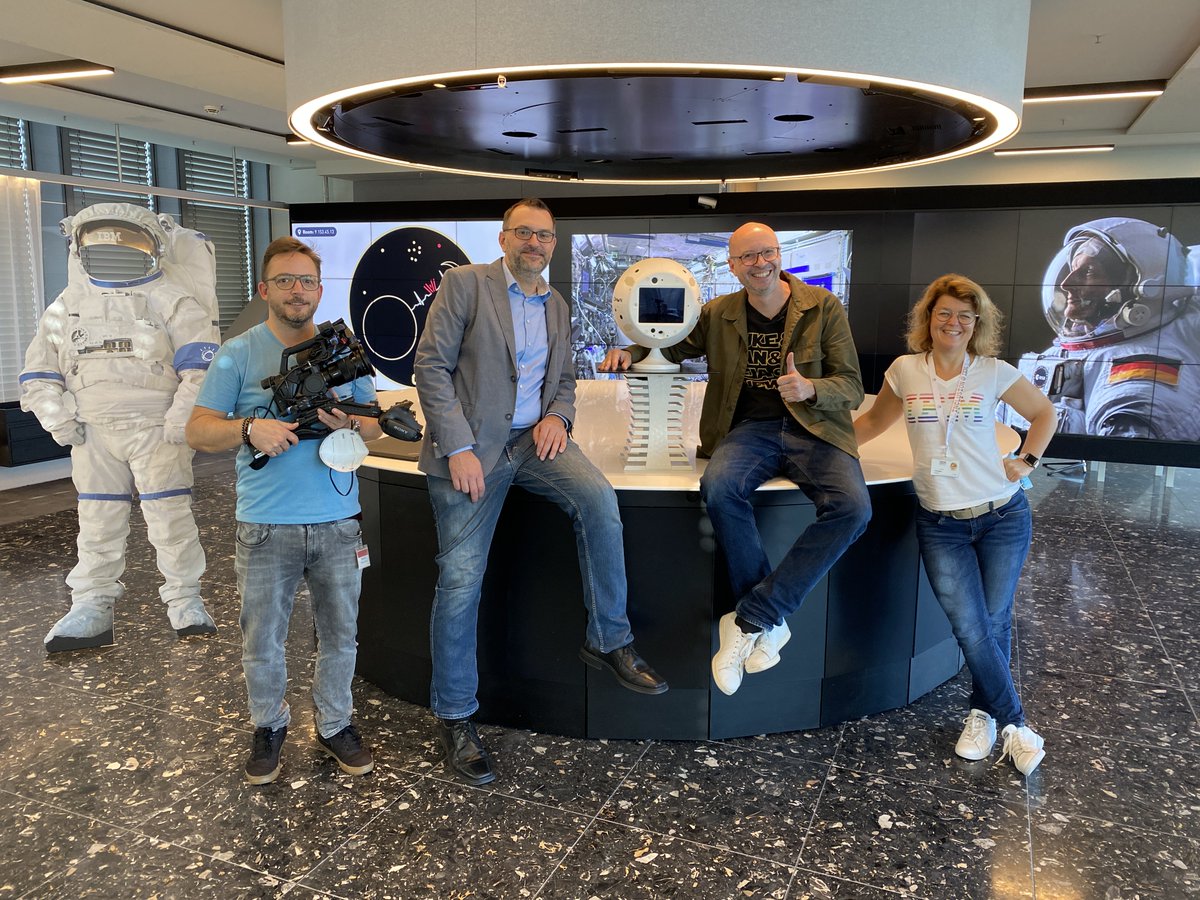 CIMON wartet auf Matthias Maurer auf der ISS. Er ist ein #KI-gestützter Helfer, der den Astronauten hilft beim Aufgaben erledigen und auch für gute Laune sorgt.
Schaut selbst auf Galileo, Pro 7 von Minute 2:40 - 09:26 lnkd.in/dhtwRJG5
#iamibm #togetherweare #MunichCenter