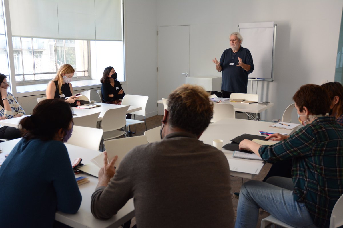 abaoaqu_'s tweet photo. Gran jornada a la @fundaciotapies! Seminari 'cos paraula objecte x Tàpies' amb propostes creatives i reflexives al voltant de l'univers Tàpies! Amb docents i les propostes del poeta Antoni Clapés, artista visual Isabel Banal i la coreògrafa Àngels Margarit! Molts aprenentatges! https://t.co/NcfUlAr5T6