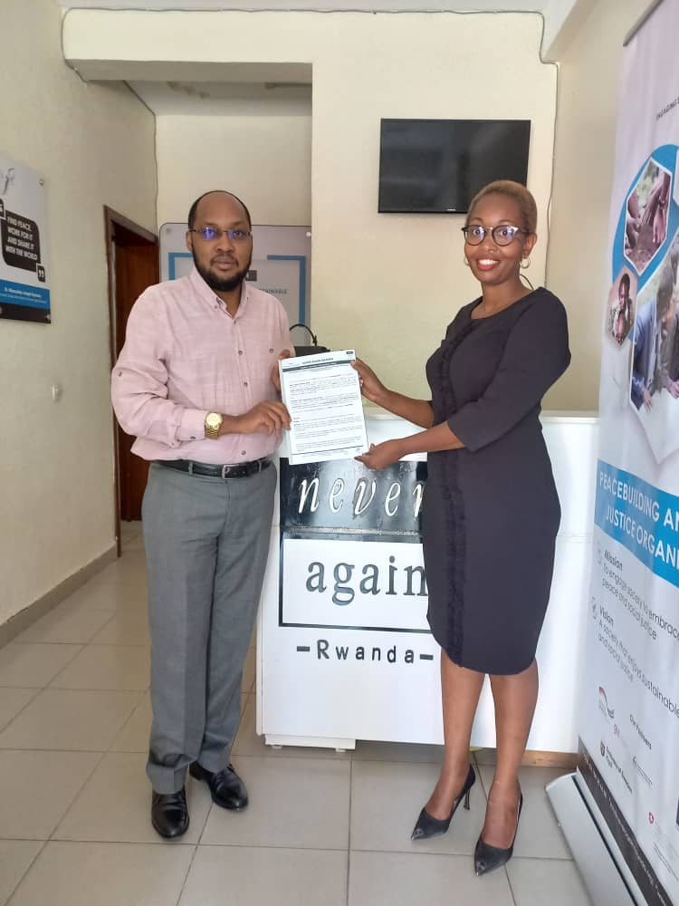 RYOF_Rwanda's tweet photo. Earlier today @ForumRwanda presented by its chairperson Madam Yvette Nyinawumuntu &amp; @NARwanda presented by its Executive Director Dr @JosephRyarasa signed a partnership agreement to implement a short term project on Governance &amp; Human Resource. @JosephRyarasa @yvesnyin https://t.co/hHkLY9bxBm