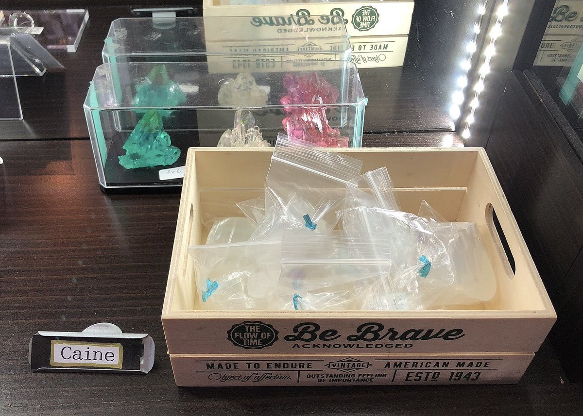 CA_TOKYO's tweet photo. 【作家様の作品在庫状況】

✦kanoline様
リアルで繊細なお花のワイヤーアクセサリー✨
見た目よりも強度が凄い！貴方の魅力を引き立ててくれる一品があるかも💕

✦Caine様
鉱石の作品が作れるモールド♪
推しカラーで鉱石を簪に合わせたりお部屋に飾ってもOK‼️
まだ選べるのでぜひご覧下さいませ✨ https://t.co/pA7OUm9dkE