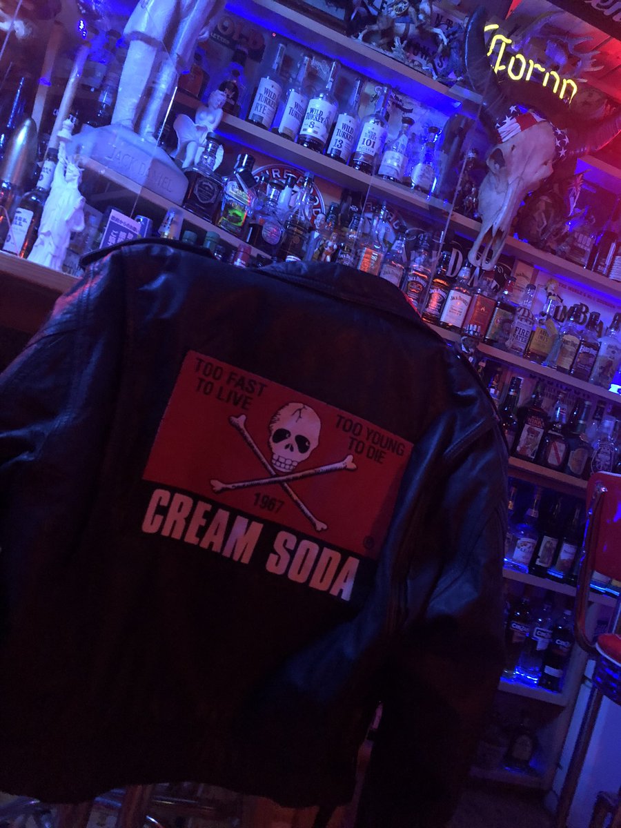 plus_american's tweet photo. 🇺🇸American 🗽BAR PLUS
今夜も通常営業します。
オープンです😎

#アメリカン#ダイナ#ロカビリー#カントリー#ジュークボックス#大阪府阪南市#南海本線尾崎駅#ショットバー#浜田省吾#佐野元春#甲斐バンド#ARB#モッズ#RCサクセション#桑名正博#上田正樹#憂歌団#ハウンドドッグ#音楽好き#バンド https://t.co/sm7AKEUtWh