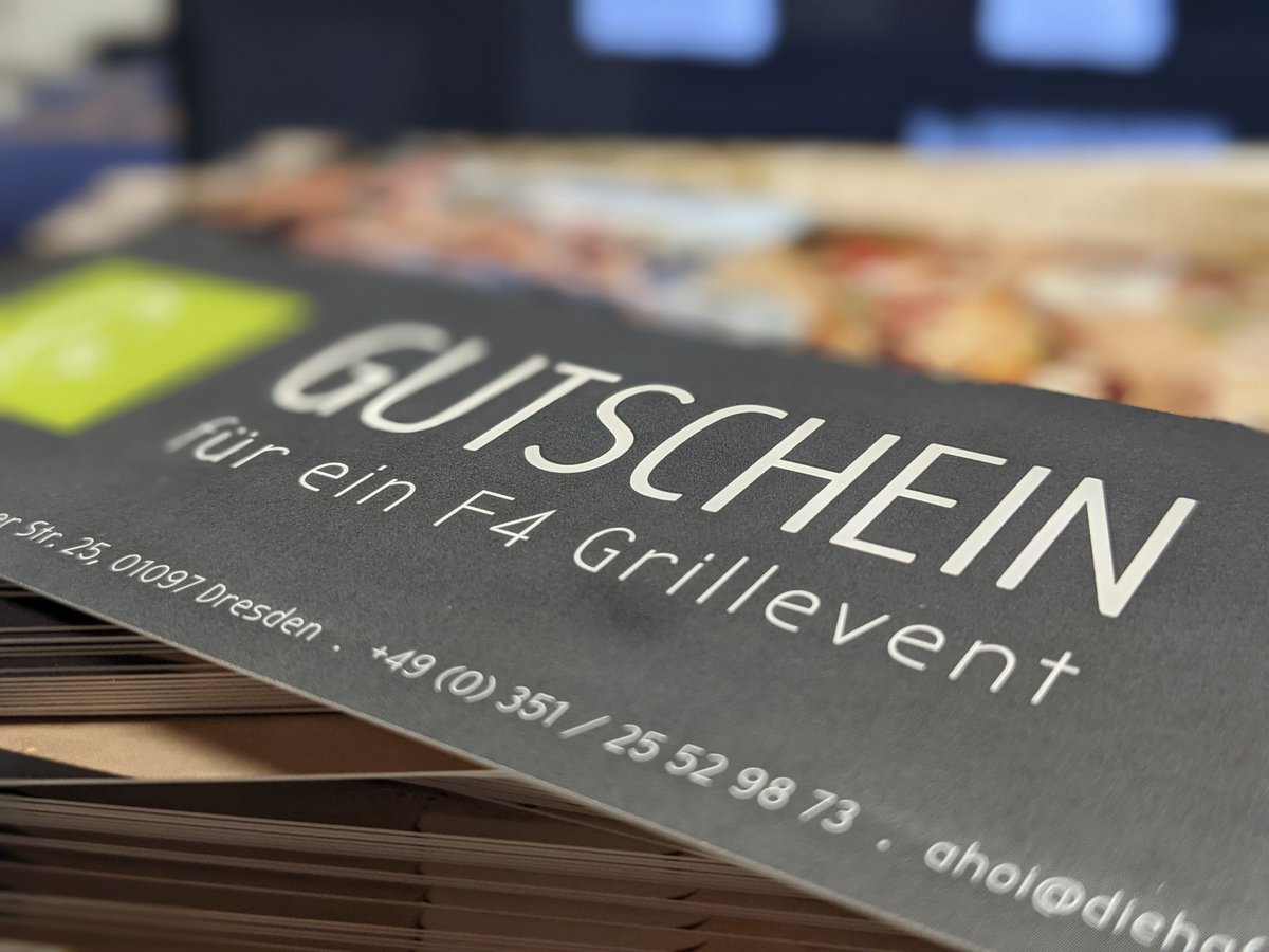 Wir haben uns mal wieder an ein Printprodukt gewagt:  #Gutscheine von Die Hafenmeister🤩

Die wären übrigens ein tolles #Weihnachtsgeschenk für alle, die mal ein echt außergewöhnliches #Grillevent erleben möchten.
👉 die-hafenmeister.de

#printdesign #eventlocation #dresden