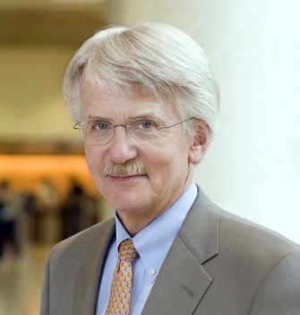 CTADconference's tweet photo. Congratulations to Ron Petersen from the @UMNews on his CTAD Lifetime Achievement Award in recognition for his extensive contributions to the advancement of AD clinical trials. #CTAD21 https://t.co/V66uQehdUe