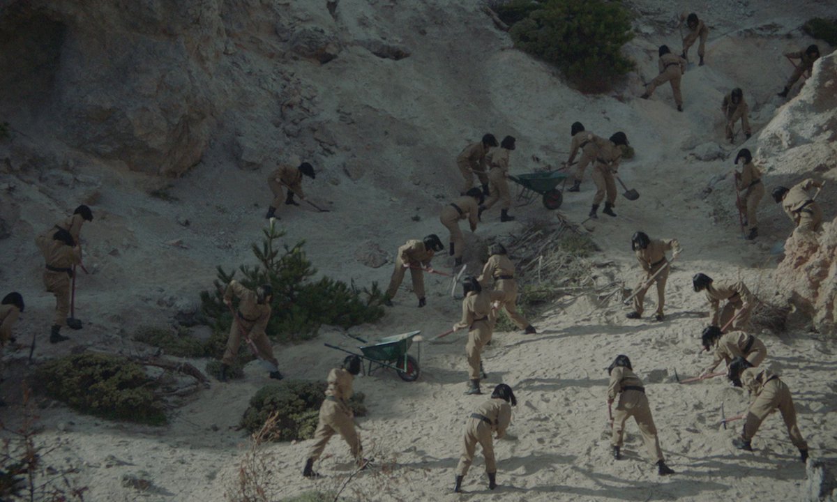 #Brutalia, Days of Labour del regista #ManolisMavris è uno dei cortometraggi della sezione @28th_sff che verranno proiettati durante il Festival #passaggidautore2021 a dicembre!