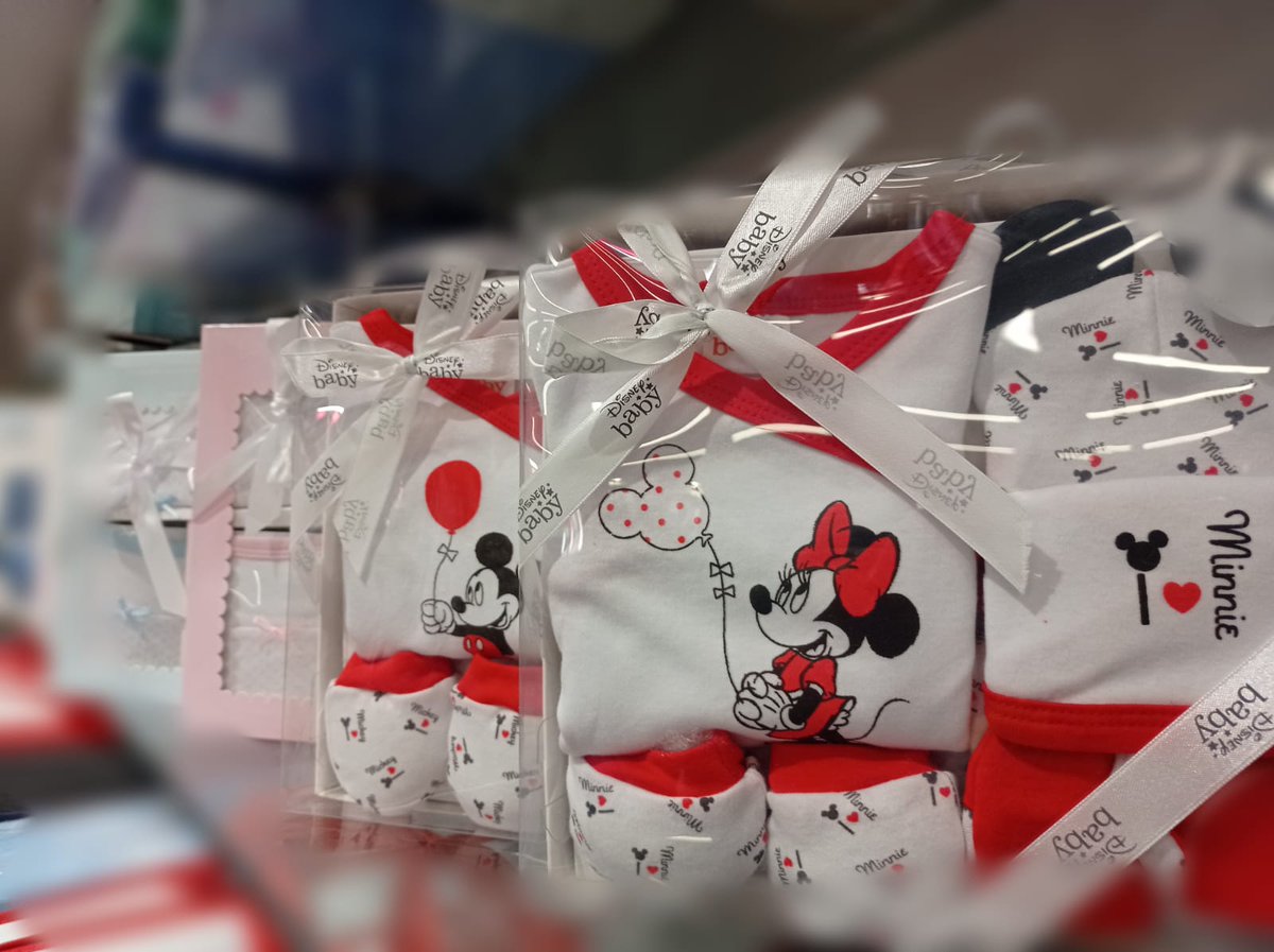 Conf_Nati's tweet photo. ¿Hay algo más bonita que darle la bienvenida a un #nuevomiembrodelafamilia❤️ ?
#primerapostura #mickeymouse  #minniemouse https://t.co/E2jxux6XxK