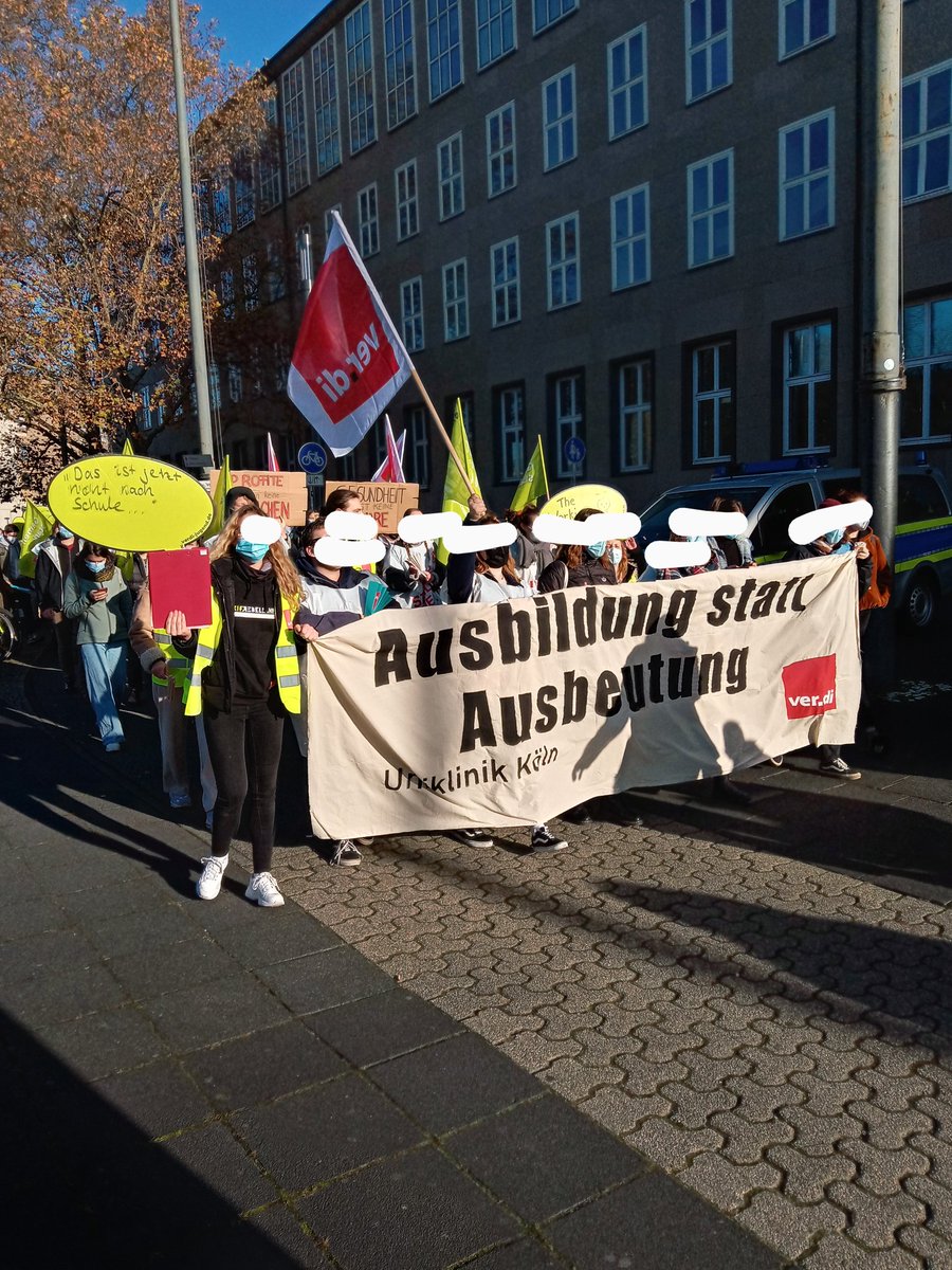 CologneK2's tweet photo. Klatschen war gestern, heute ist Streik!
#gesundheitstattprofite #Streik #uniklinik https://t.co/gAd0Hh26H0