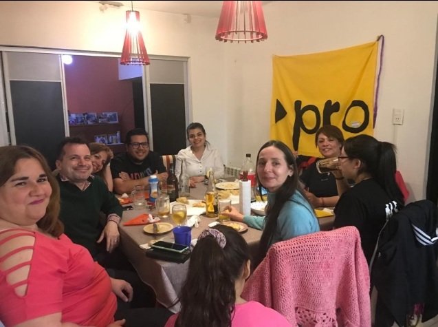 lauryseo's tweet photo. Anoche el grupo de #ProCaleta le dio la bienvenida a JAVIER GABBANI, referente de #ProPiedraBuena y ex candidato a Diputado en las últimas elecciones, quien esta recorriendo la provincia apoyando al frente #CambiaSantaCruz.
#ProSantaCruz #EsJuntos @MarinaZavagno @Mauri2023ok https://t.co/RMCspFiXWr