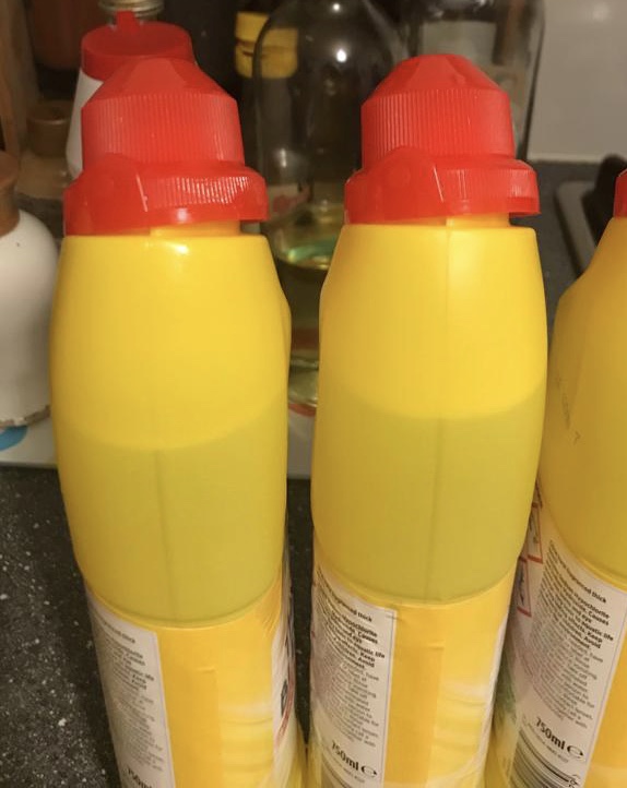 Suela000's tweet photo. I really wanted to like you @asda. My groceries arrived covered in bleach, your customer service said I'd receive a refund. Called 3x for a follow-up, but been told something different each time, with the latest that I should get in touch with the shop. Can I get my refund pls? https://t.co/oMvKNaLny0