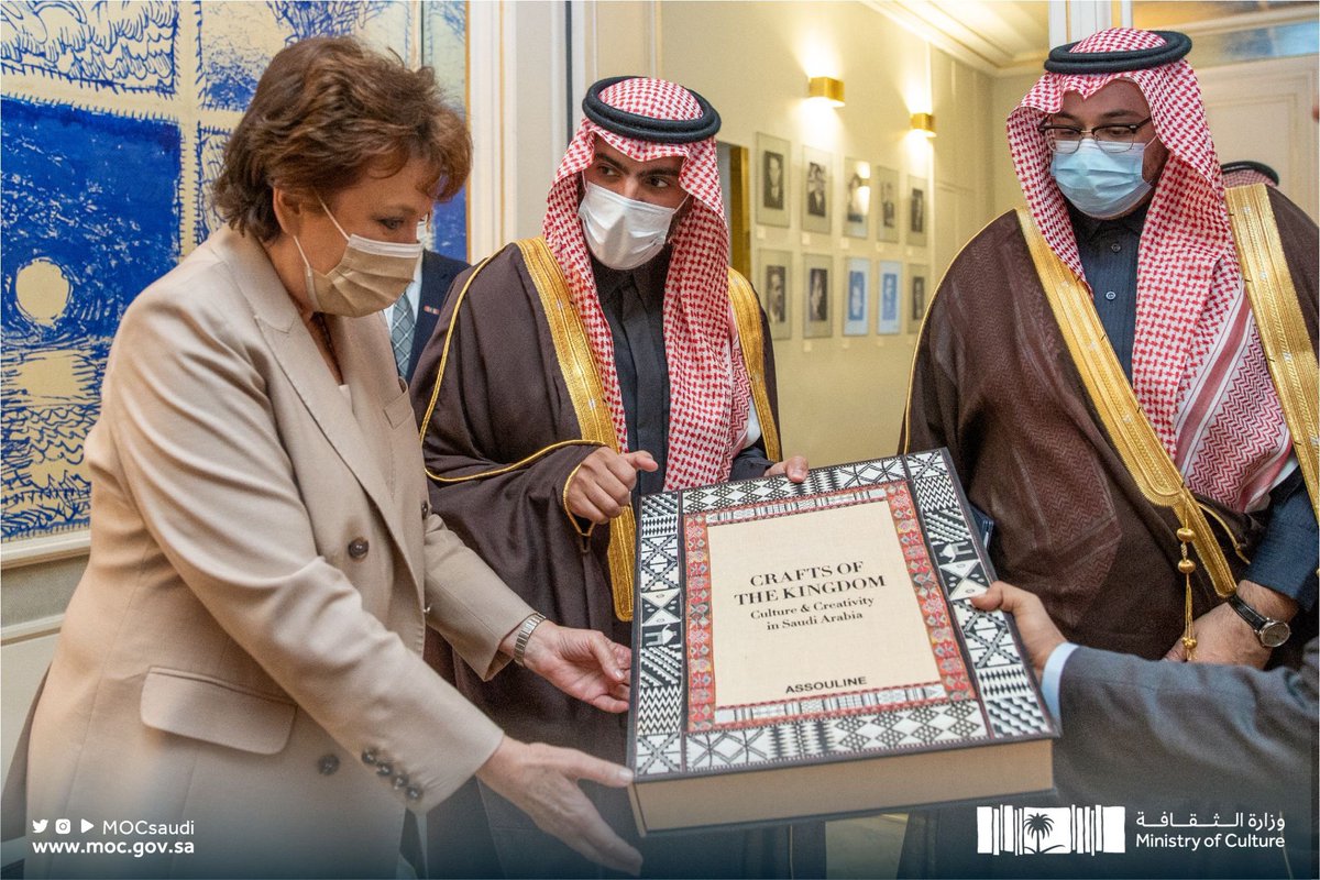 muserawan's tweet photo. We are delighted to announce that our jewelry displayed in @AssoulinePub Books, which highlights handicrafts and the diversity of culture of Saudi Arabia.
Presented by the saudi minister of culture @BadrFAlSaud to Dr. Roselyne Bachelot - minister of France.

(@mocsaudi_en) https://t.co/y47KlRqbly