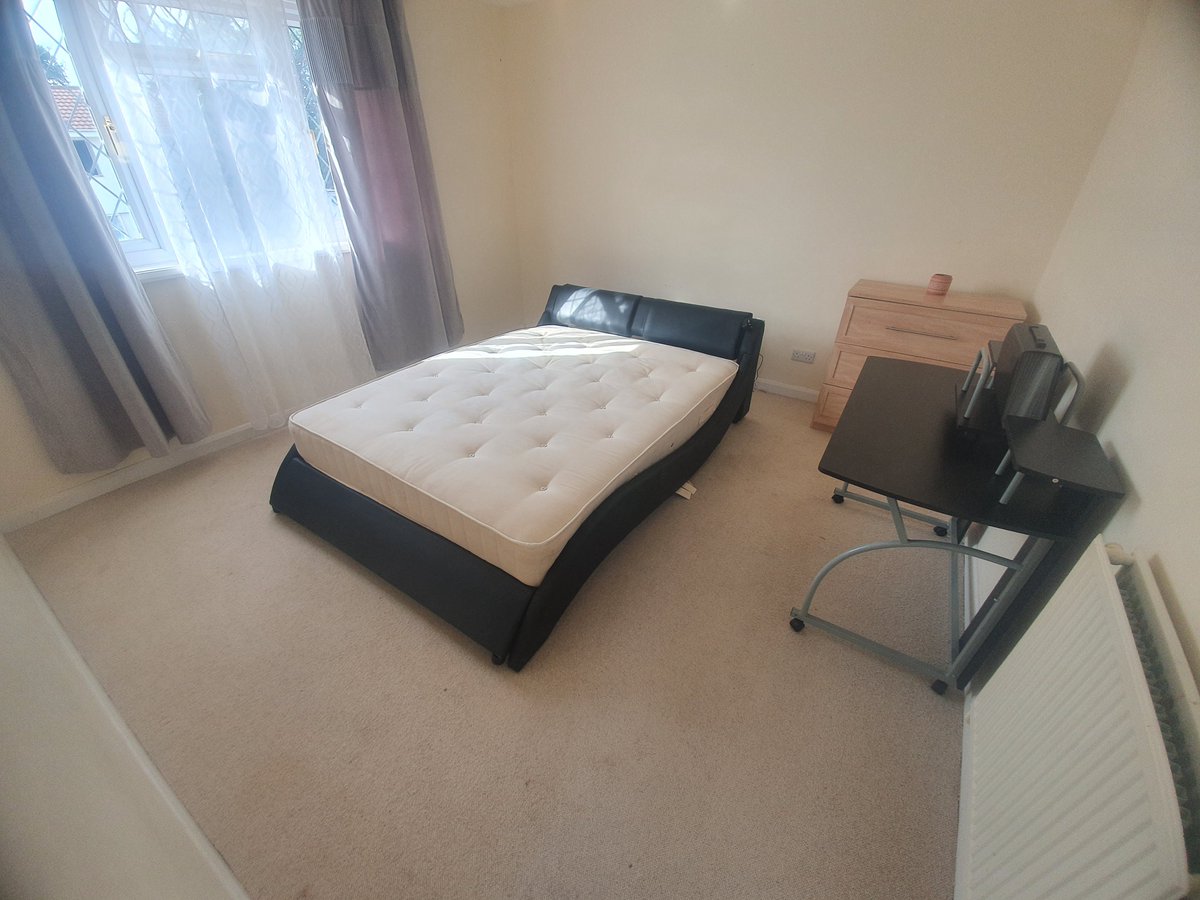 EstatesHomer's tweet photo. **New Instruction**

📍North Avenue, BH10

•Semi-detached house
•Three bedrooms
•Family bathroom
•Downstairs cloakroom
•Study/Office
•Private garden
•Quiet cul-de-sac location
•Large driveway
•Utility room

Asking Price- ��325,000

#house #estateagents #home #bungalow https://t.co/QZ7avEkapQ