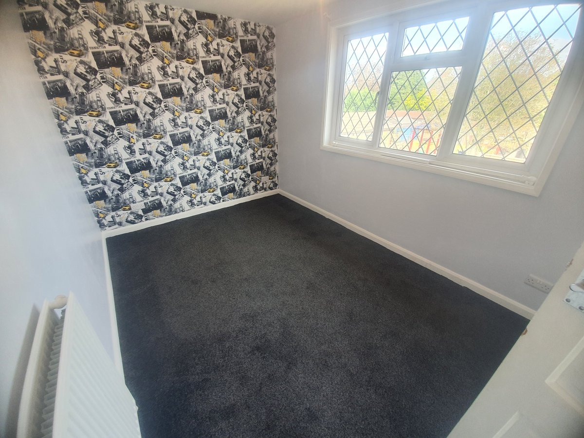 EstatesHomer's tweet photo. **New Instruction**

📍North Avenue, BH10

•Semi-detached house
•Three bedrooms
•Family bathroom
•Downstairs cloakroom
•Study/Office
•Private garden
•Quiet cul-de-sac location
•Large driveway
•Utility room

Asking Price- ��325,000

#house #estateagents #home #bungalow https://t.co/QZ7avEkapQ