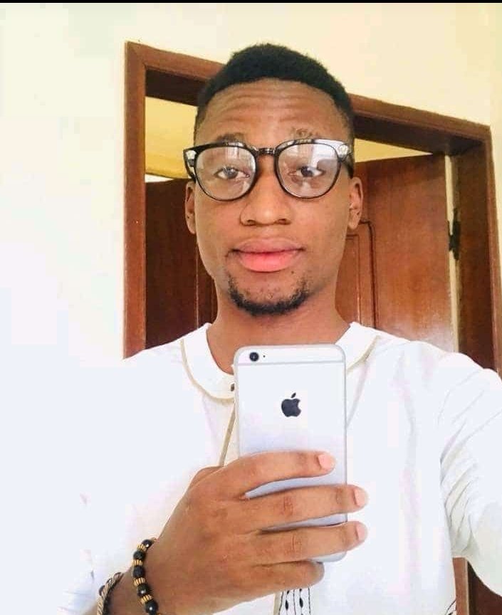 kabandabill's tweet photo. Bjr les amis, je vs annonce la disparition de mon frère  MICHÉE KABANDA, sorti pour faire roder la voiture IST immatriculée 9481BH/01 depuis le 02/11 il n'est pas revenu. Aidez-nous à partager l'info. 0840013939 @central_sage @leParrainRDC @CynthiaWina5 @BeverlyPANTIN @ICF_243 https://t.co/KBLzHG8sip