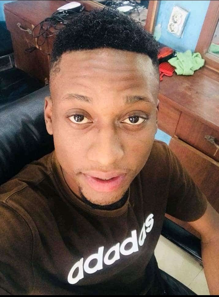 kabandabill's tweet photo. Bjr les amis, je vs annonce la disparition de mon frère  MICHÉE KABANDA, sorti pour faire roder la voiture IST immatriculée 9481BH/01 depuis le 02/11 il n'est pas revenu. Aidez-nous à partager l'info. 0840013939 @central_sage @leParrainRDC @CynthiaWina5 @BeverlyPANTIN @ICF_243 https://t.co/KBLzHG8sip